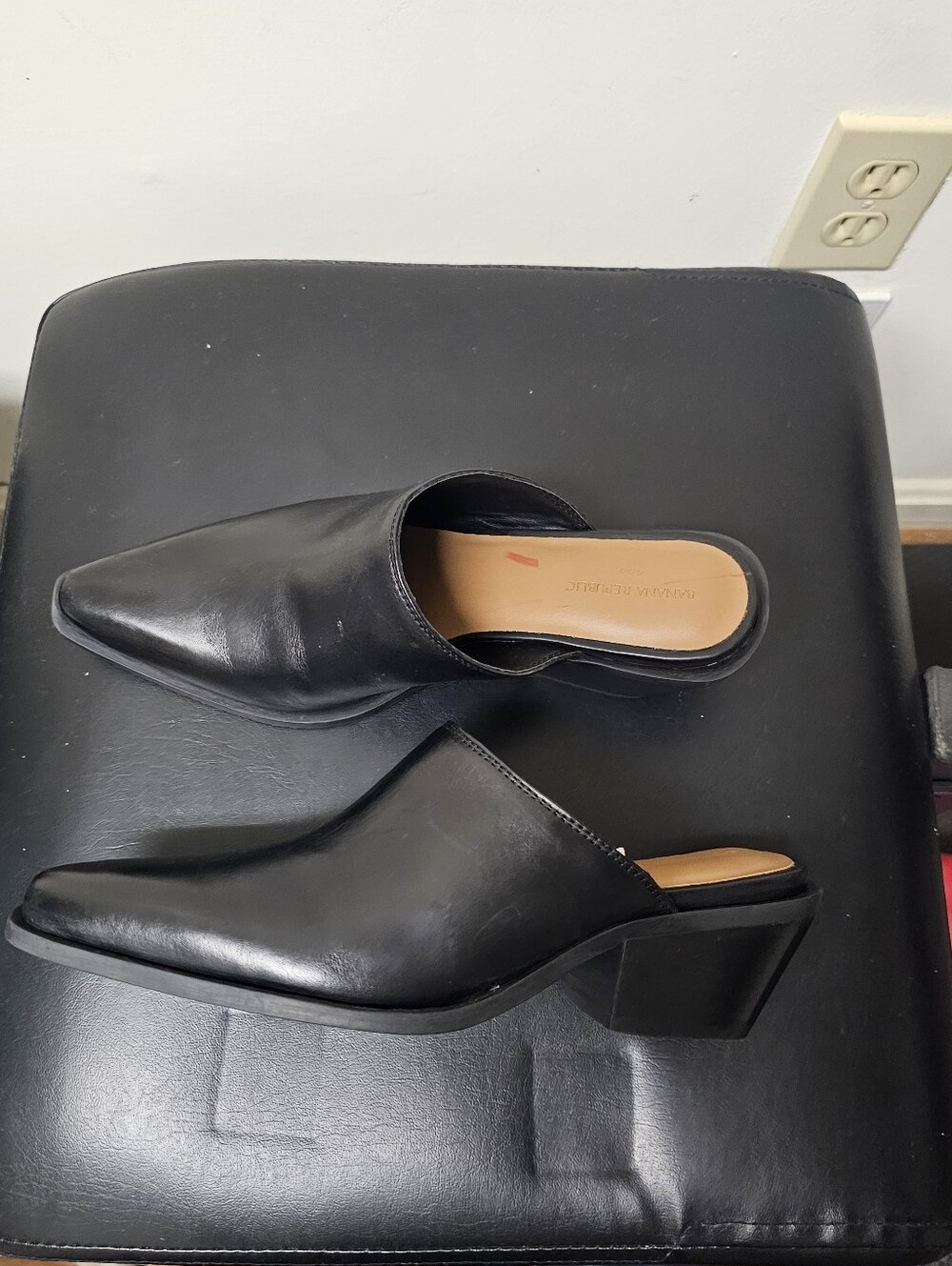 New Banana Republic Classic Black Leather Mule Heel - Women's Slip-On Size 6 - Picture 4 of 10